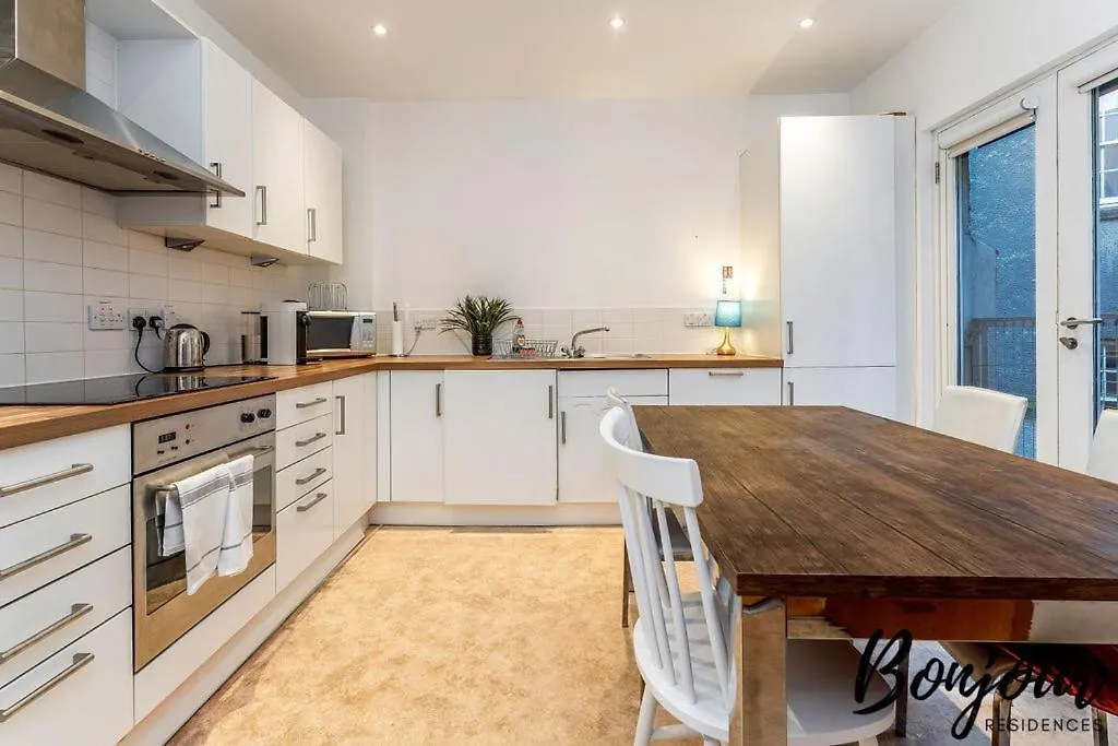Spacious 2Br-1Ba - Grassmarket - Free Parking By Bonjour Residences Edinburgh 0*,  United Kingdom